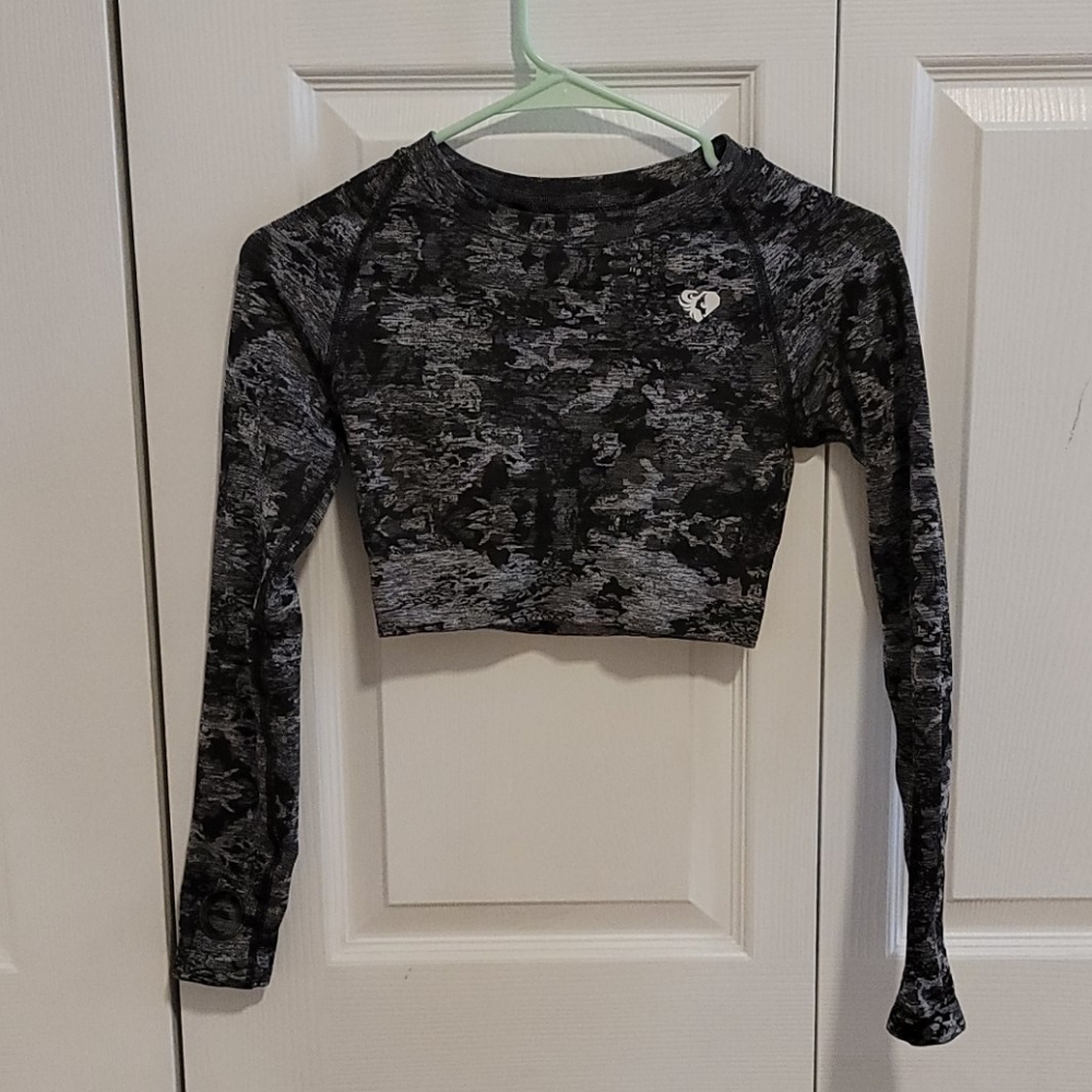 woman's best camo crop top